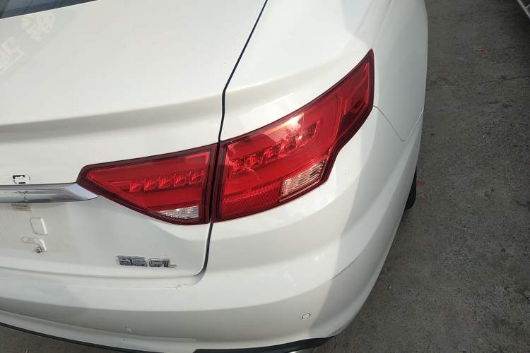 Used Geely Auto Emgrand GL 2018 1.8L Manual Elite Smart Connectivity Version
