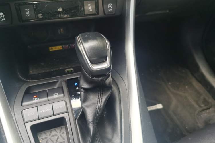 Used Toyota RAV4 2023 2.0L CVT Two-Wheel Drive 20th Anniversary Platinum Edition Gear Lever