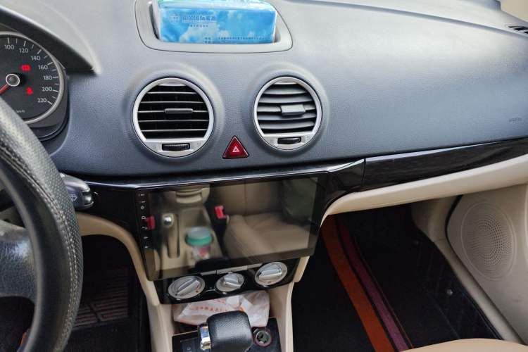 Used Volkswagen Lavida 2008 1.6L Automatic Prestige Edition Audio And AC Panel