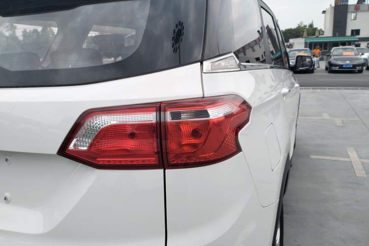 Used Wuling Hongguang S3 2018 1.5L Manual Luxury Model China V Standard