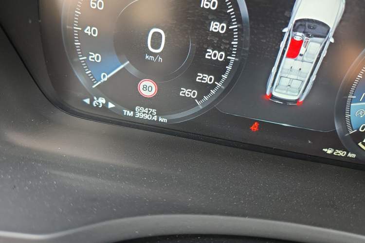 Used Volvo XC90 2022 B6 Zhiya Luxury 7-Seater Odometer Close Up