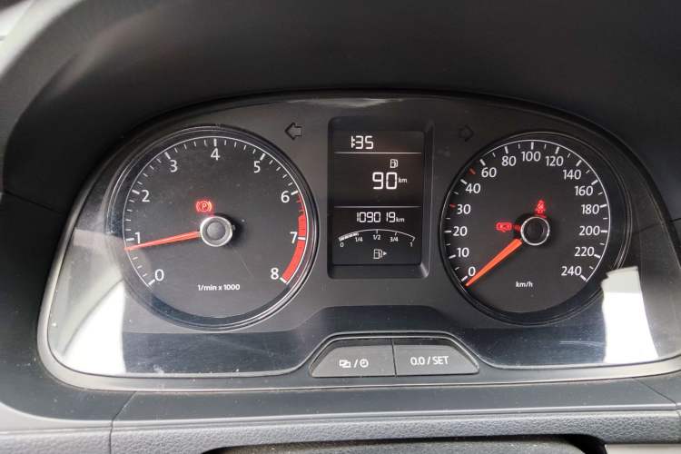 Used Volkswagen Gran Lavida 2013 1.6L Manual Fashion Model
