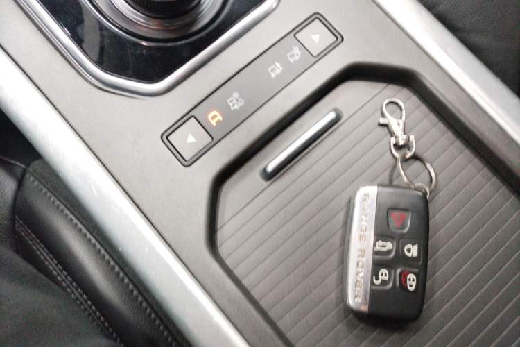 Used Land Rover Range Rover Evoque 2018 240 PS SE Smart Brilliance Edition
