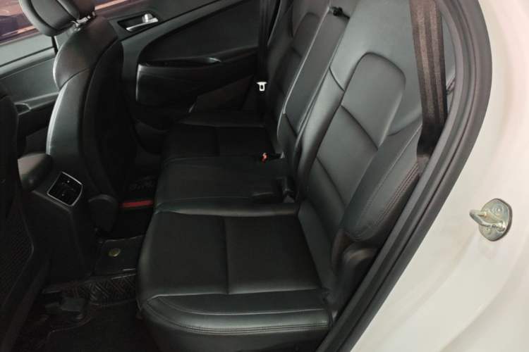 Used Hyundai Tucson 2015 1.6T Dual-Clutch Two-Wheel-Drive Smart Model Left Rear Seat