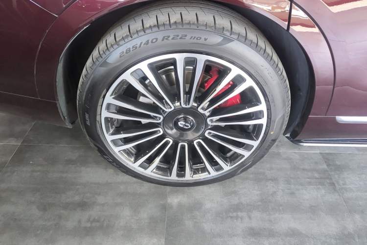 Used Hima AITO M9 2025 Extended-Range Ultra Version 52 kWh 6-Seater Right Rear Wheel Hub