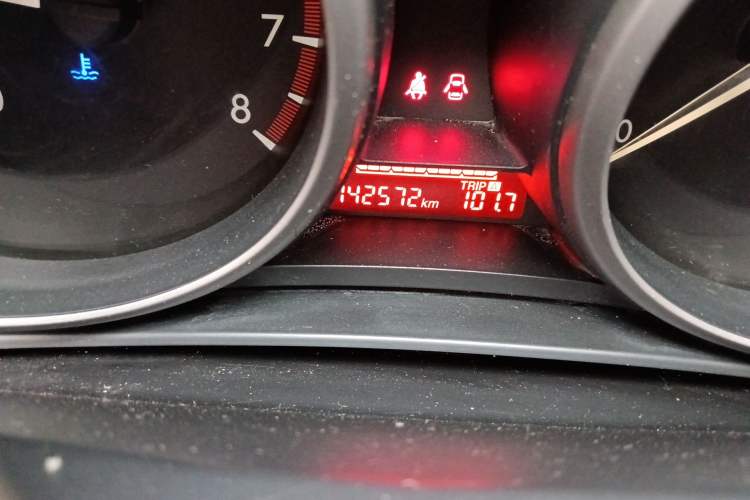 Used Mazda 5 2011 2.0L Automatic Comfort Edition Odometer Close Up