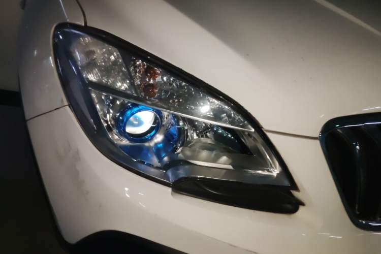 Used Buick Encore 2014 1.4T Automatic Two-Wheel Drive Urban Elite Model Right Front Headlight