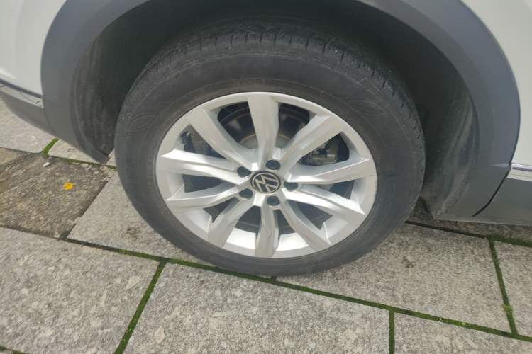 Used Volkswagen T-ROC 2022 280TSI DSG Two-Wheel Drive Elite PLUS Right Rear Wheel Hub