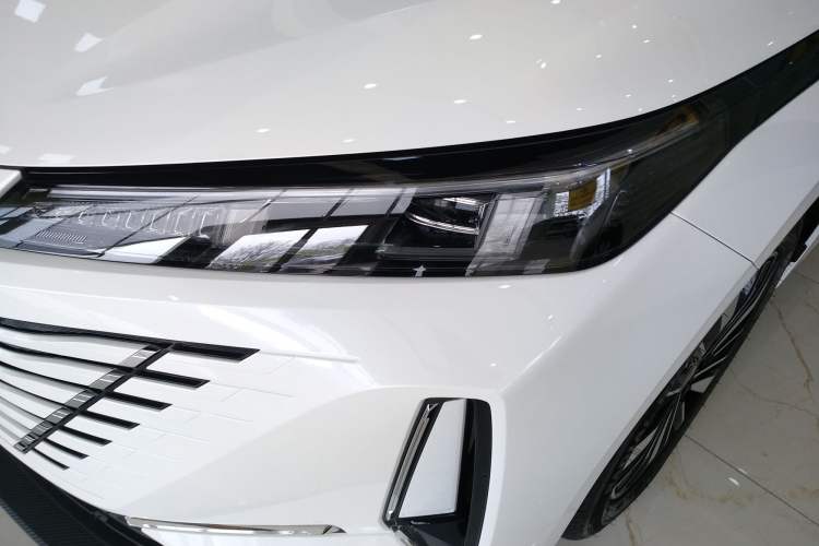 Used CHANGAN Eado PHEV 2025 Smart New Blue Whale 145KM High-Energy Edition Left Front Headlight