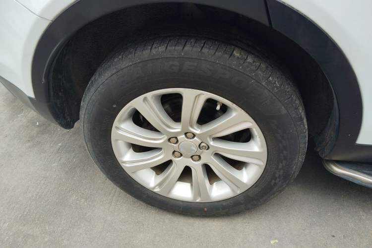 Used Land Rover Discovery Sport 2016 2.0T SE Exterior 5