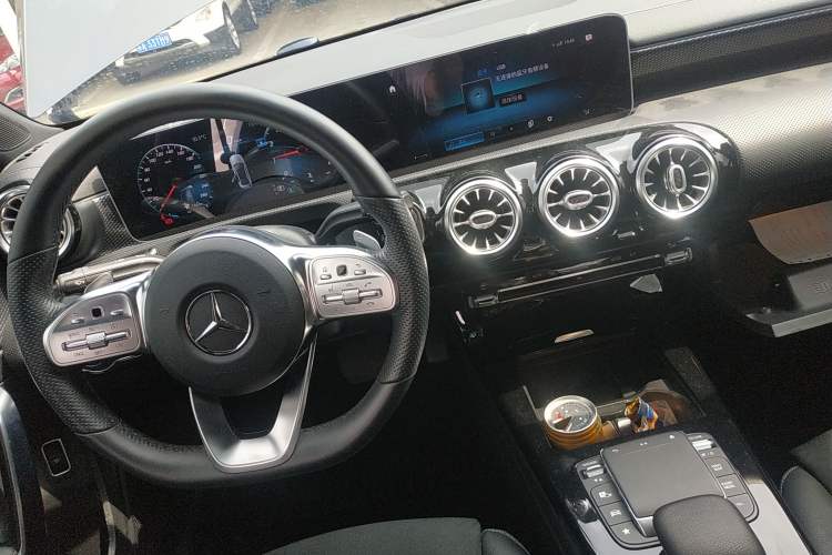 Used Mercedes-Benz A-Class 2020 Restyled A 200 L Sport Sedan Fashion Version Gear Lever