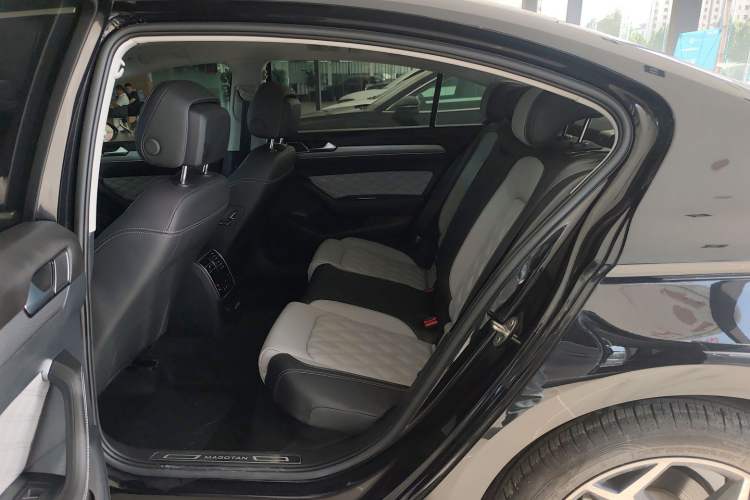 Used Volkswagen Magotan 2023 2 Million Units Limited Edition 330TSI DSG Leading Version
