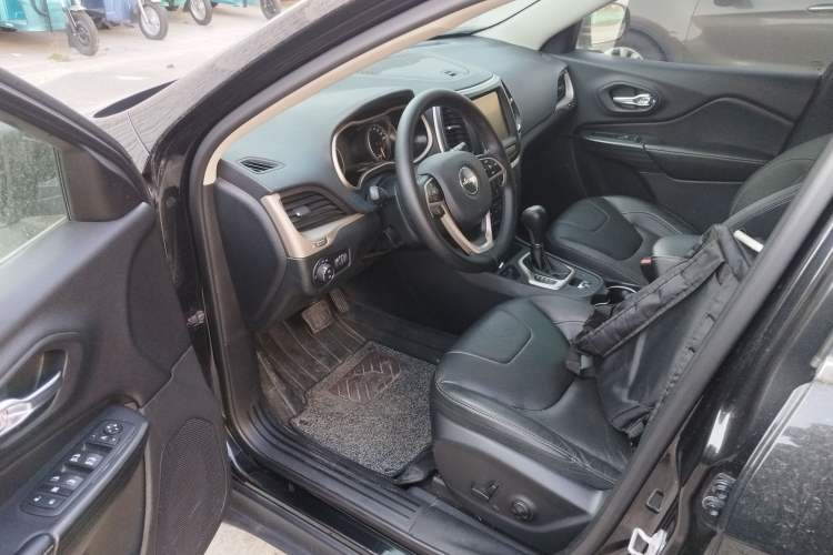 Used Jeep Cherokee 2017 2.4L Leading Smart Edition