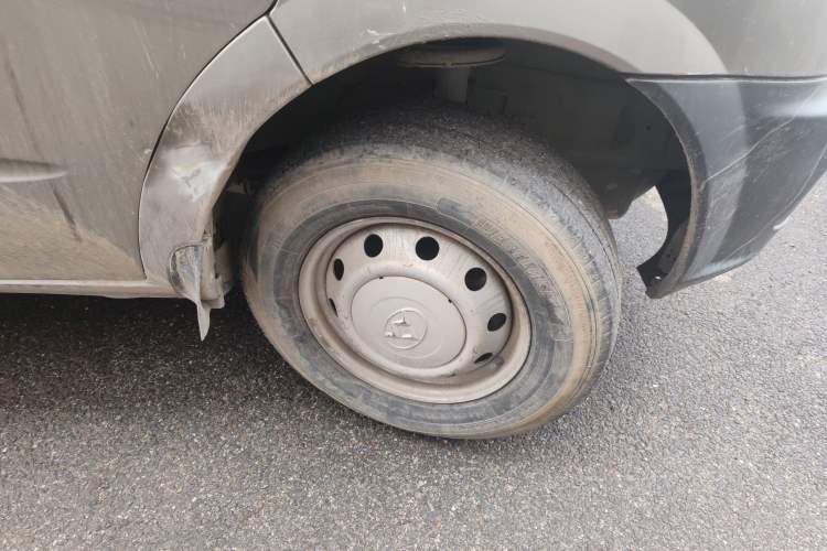 Used SAIC MAXUS Xintu V80 2016 2.5T Manual Aoyuntong National IV Short Wheelbase Mid-Roof 6-Seater Exterior 1