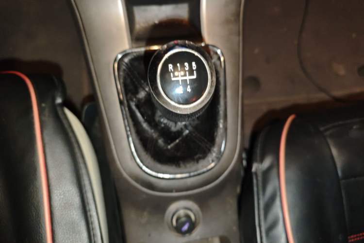 Used Chevrolet Cruze 2015 1.5L Classic SL MT Gear Lever
