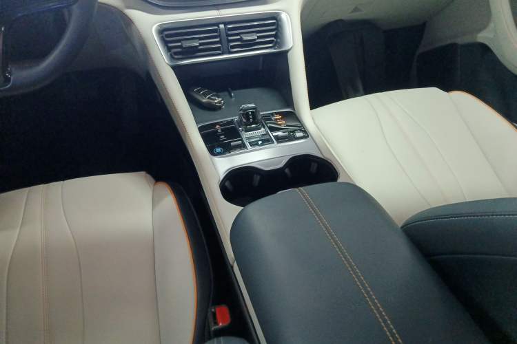 Used BYD Song PLUS New Energy 2023 Champion Edition DM-i 110KM Flagship Model Gear Lever