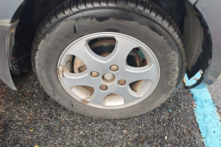 Used Wuling Hongguang 2010 1.4L Luxury Model Right Front Wheel Hub