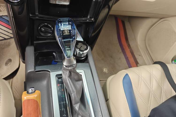 Used Toyota Prado 2015 2.7L Automatic Standard Edition Gear Lever