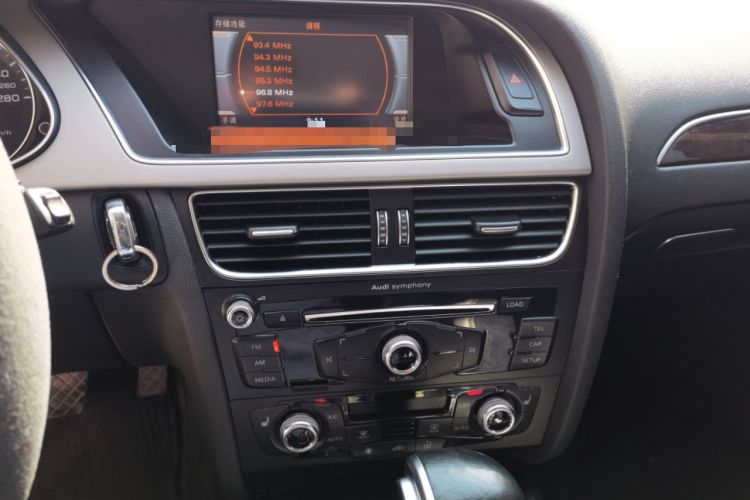 Used Audi A4L 2015 35 TFSI Automatic Comfort Model Audio And AC Panel