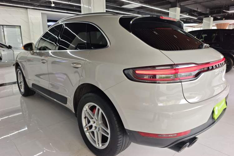 Used Porsche Macan 2021 Macan 2.0T Rear Left 45 Deg