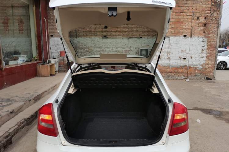 Used Skoda Octavia 2015 Classic Model 1.6L Automatic Yijie Version
