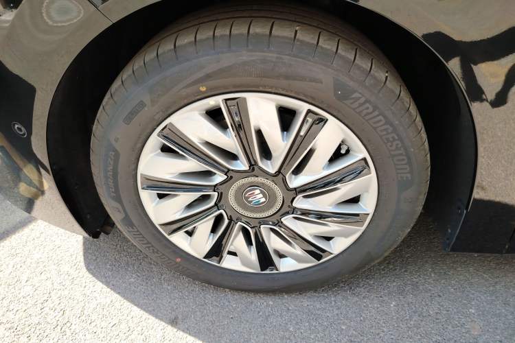 Used Buick Envision Family 2026 Luxury Edition Exterior 4