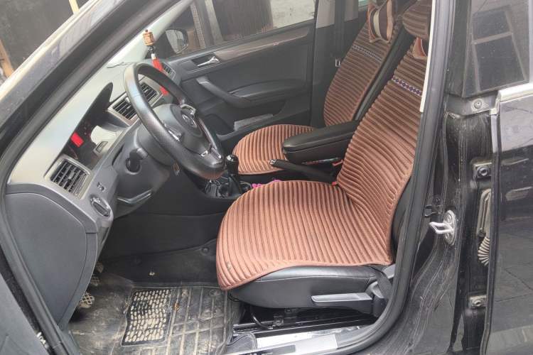 Used Volkswagen Santana 2015 1.6L Manual Comfort Edition
