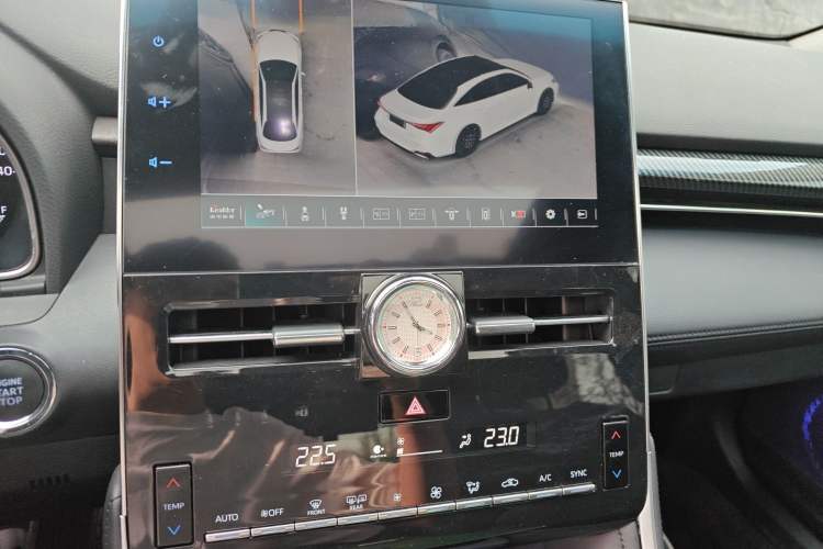 Used Toyota Avalon 2023 2.5L Luxury Edition Audio And AC Panel