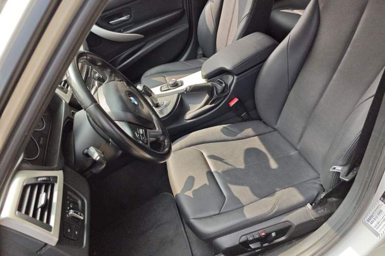 Used BMW 3 Series 2014 320i Active Edition Left Front Seat