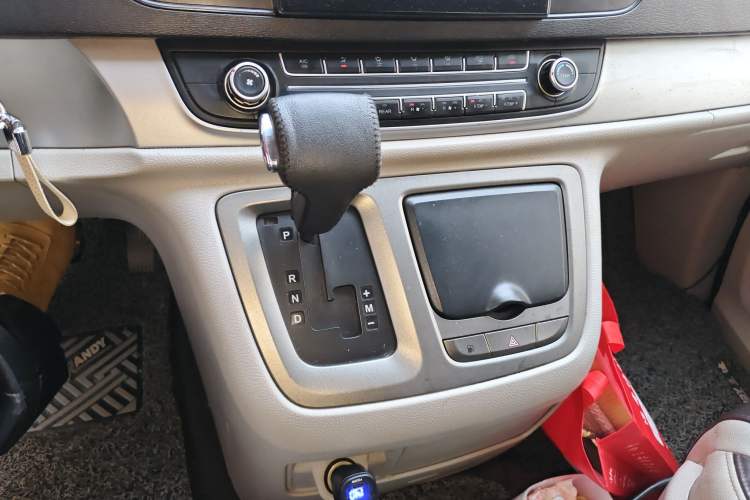 Used SAIC MAXUS G10 2014 2.0T Automatic Elite Edition
