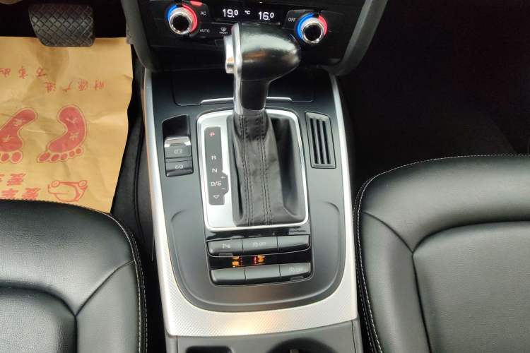 Used Audi A4L 2015 35 TFSI Automatic Standard Model Gear Lever
