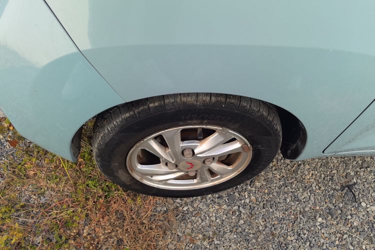 Used Wuling Hongguang MINIEV 2021 Macaron Sandwich Model 120 km Lithium Iron Phosphate Left Front Wheel Hub