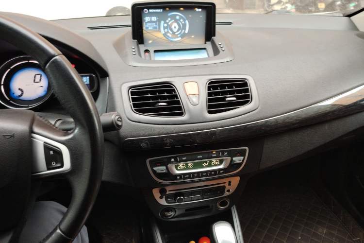 Used Renault Fluence 2015 2.0L Standard Edition
