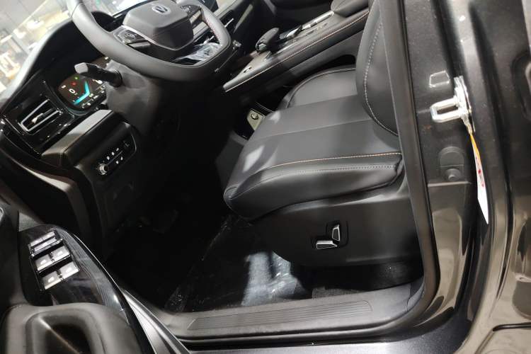 Used Changan X7 PLUS 2024 1.5T Automatic Luxury 7-Seater
