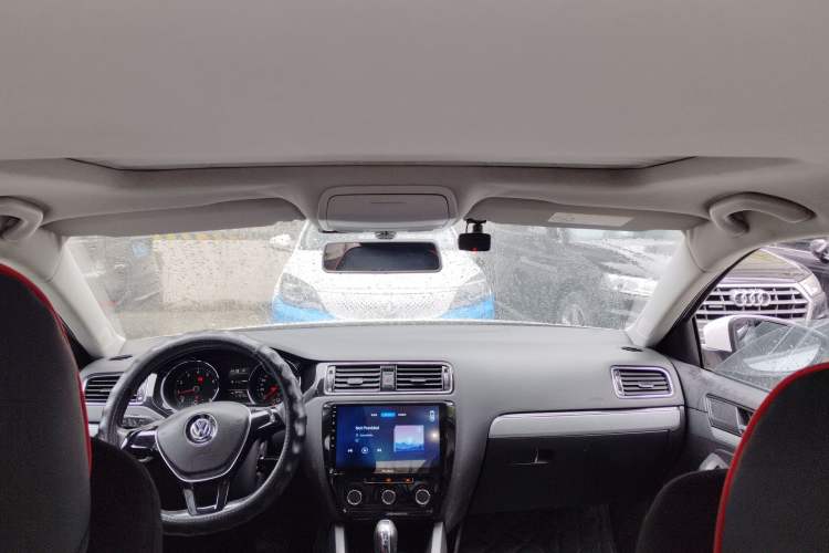 Used Volkswagen Sagitar 2015 230TSI Automatic Comfort Version Headliner