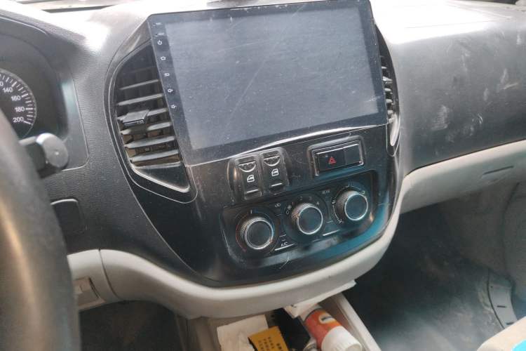 Used FORTHING Lingzhi 2018 M3 1.5L 7-Seater Standard Model Audio And AC Panel