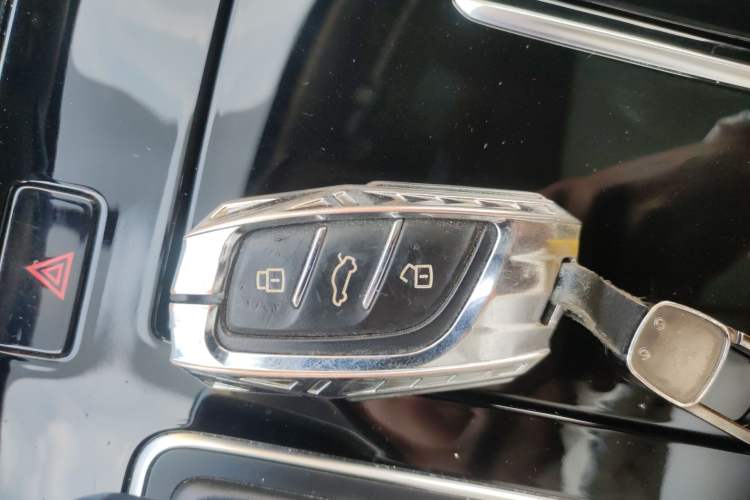 Used Roewe i6 MAX 2020 300TGI Automatic Cool & Stylish Skyroof Edition