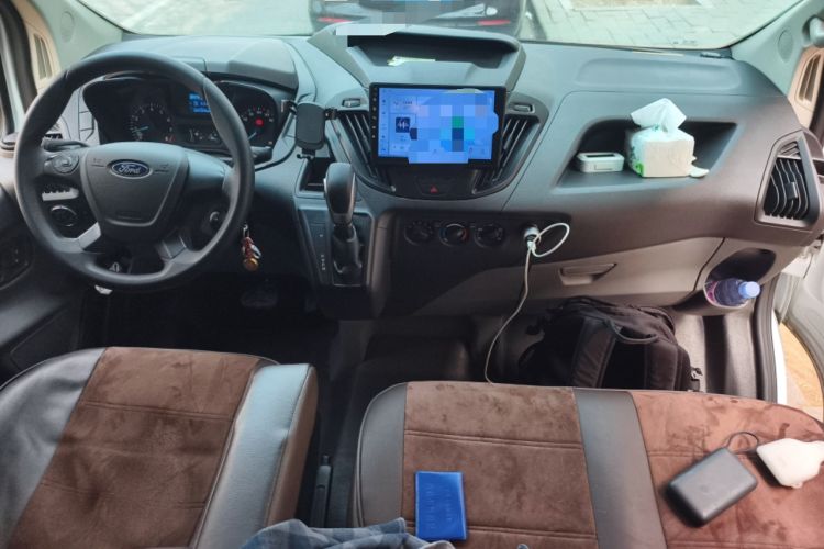 Used Ford Transit 2022 2.0T Gasoline Multi-Purpose Commercial Vehicle Mid-Drive Low-Roof Design with Dual Rear Doors Meeting China VI Emission Standards
