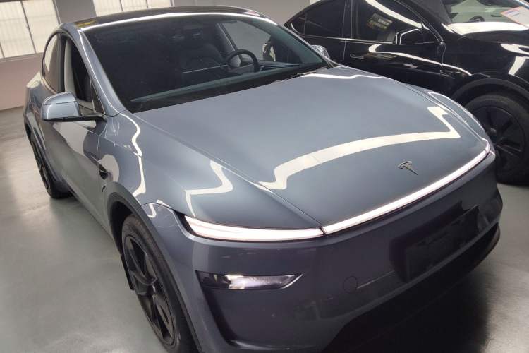 Used Tesla Model Y 2025 Rear-Wheel-Drive Version Front Right 45 Deg