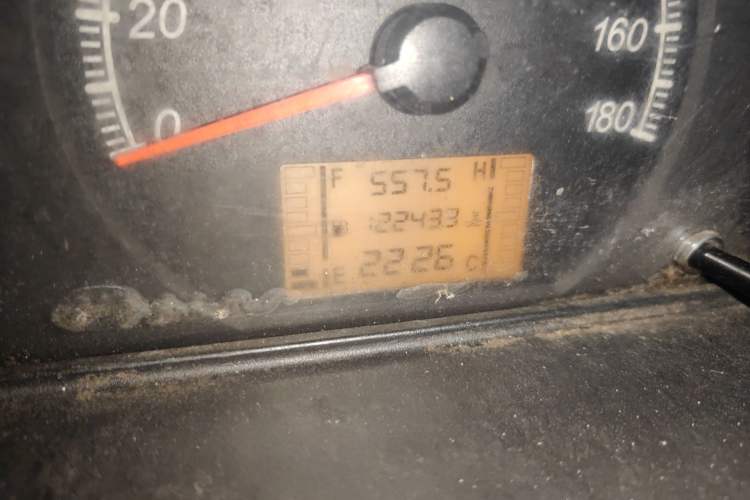 Used Wuling Zhiguang 2015 1.2L Practical LS-I Model Odometer Close Up