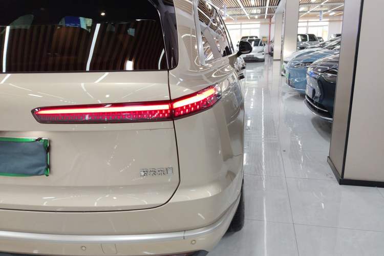 Used ONVO Luxeed L90 2025 Model—Max Six-Seater Version