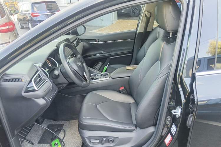 Used Toyota Camry 2021 2.0G Luxury Edition
