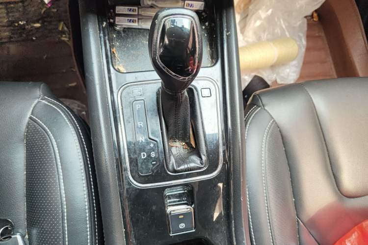 Used Dongfeng Fengon 580 2017 1.5T CVT Luxury Model Gear Lever