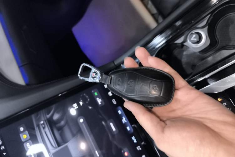 Used Hongqi H5 2025 2.0T Automatic Flag Edition – 500 000 Units Commemorative Version
