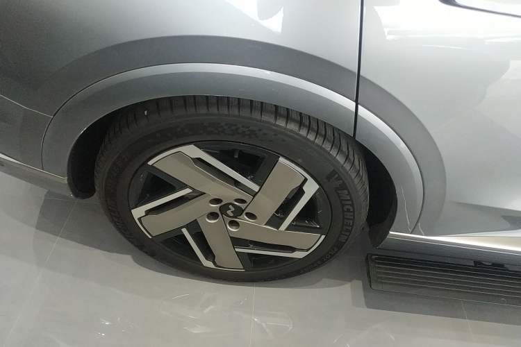 Used ONVO Luxeed L90 2025 Model—Ultra Six-Seater Version