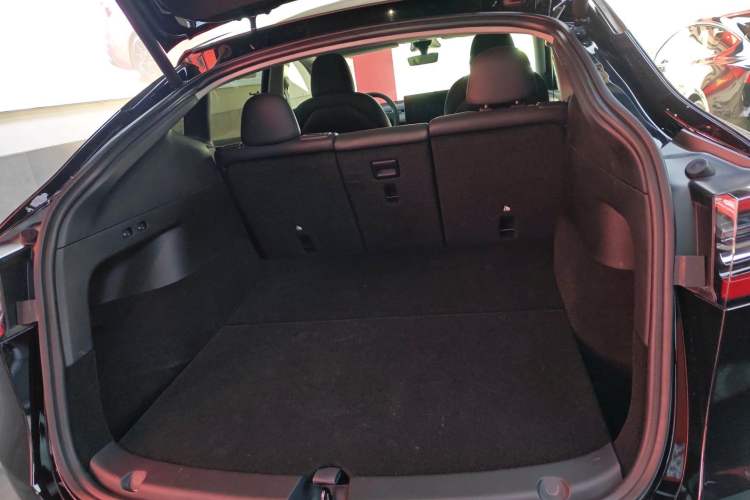 Used Tesla Model Y 2022 Long-Range All-Wheel-Drive Version