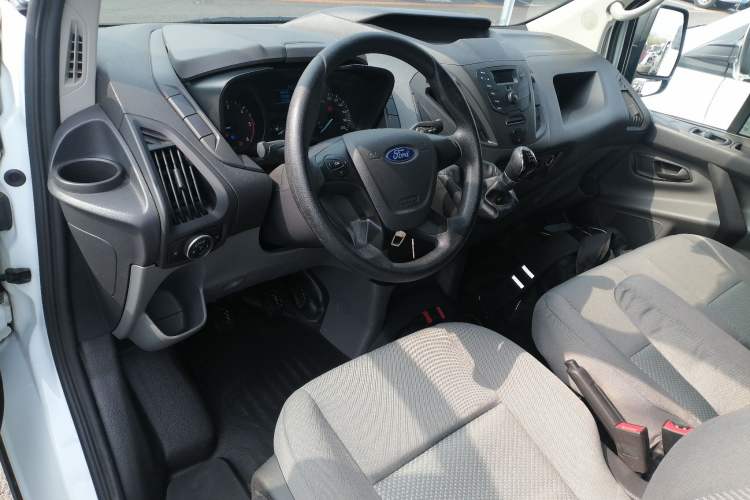 Used Ford Transit 2019 2.0T Diesel Multi-Purpose Commercial Vehicle Short Wheelbase Low Roof 6-Seater China VI Standard