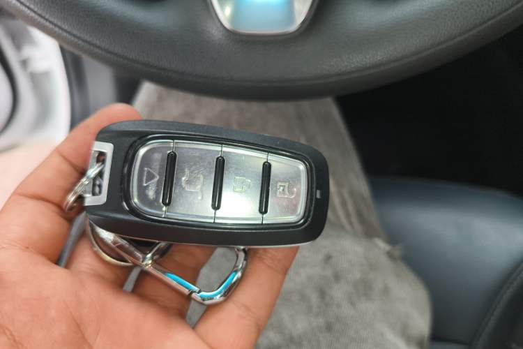 Used Buick Velite 6 2023 Revised Version 430 km Range – Commuter Edition Vehicle Key