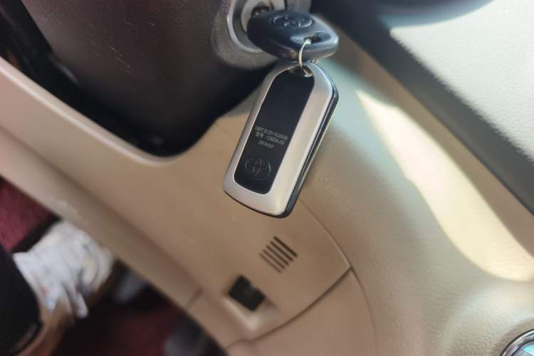 Used Toyota Highlander 2012 2.7L Two-Wheel Drive 7-Seater Luxury Edition
