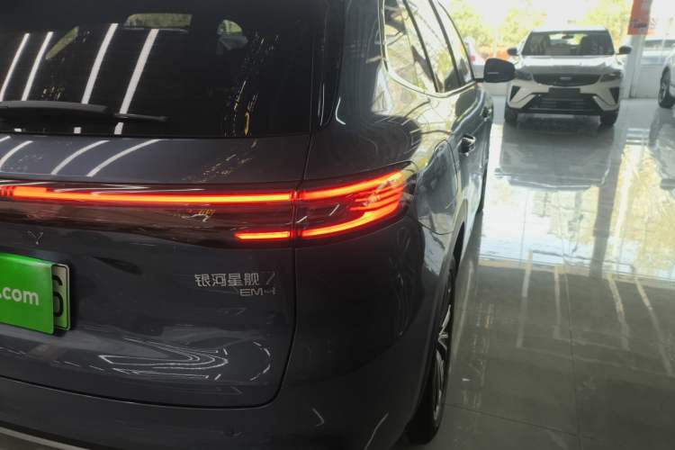 Used Geely Galaxy Xingjian 7 EM-i 2025 120km Flagship Edition Exterior 3